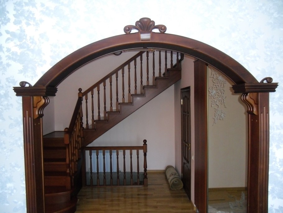 Полукруглая арка из дерева