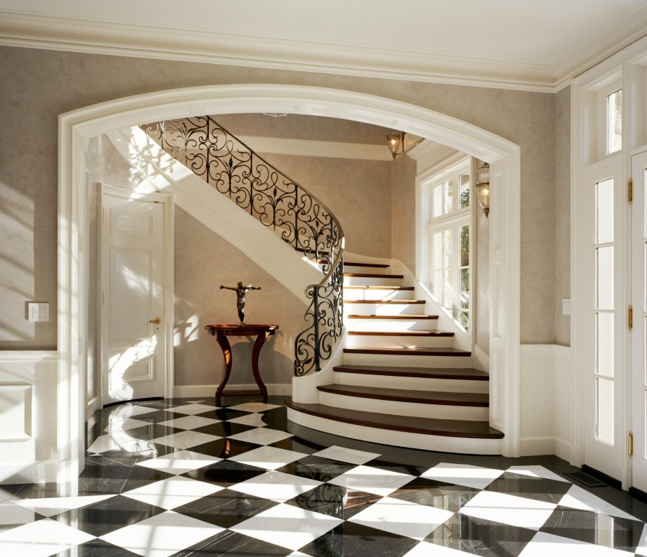 Монолитные лестницы в классическом стиле