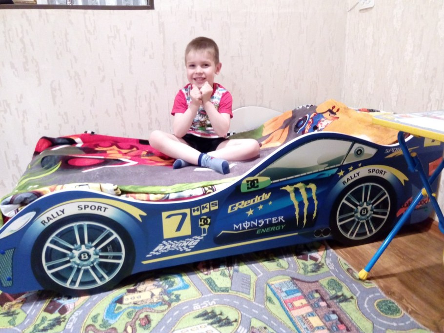 Кровать-машина для мальчика Бельмарко