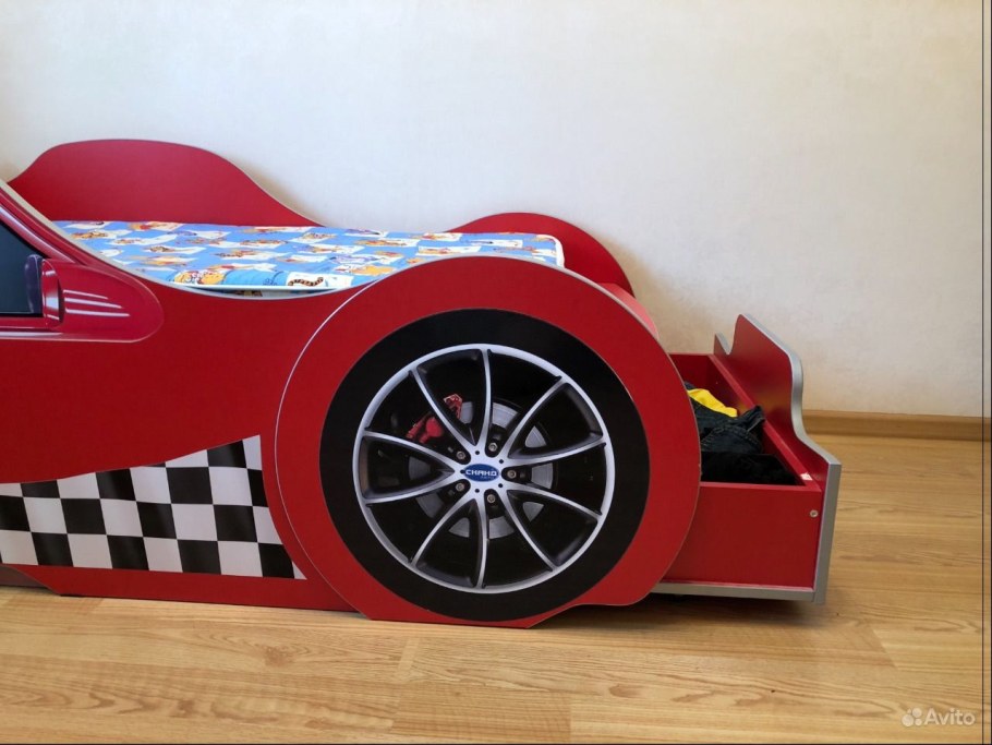 Кроватка машинка пилот