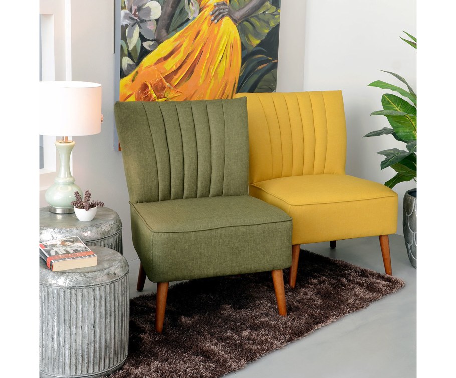 Зеленое кресло в интерьере