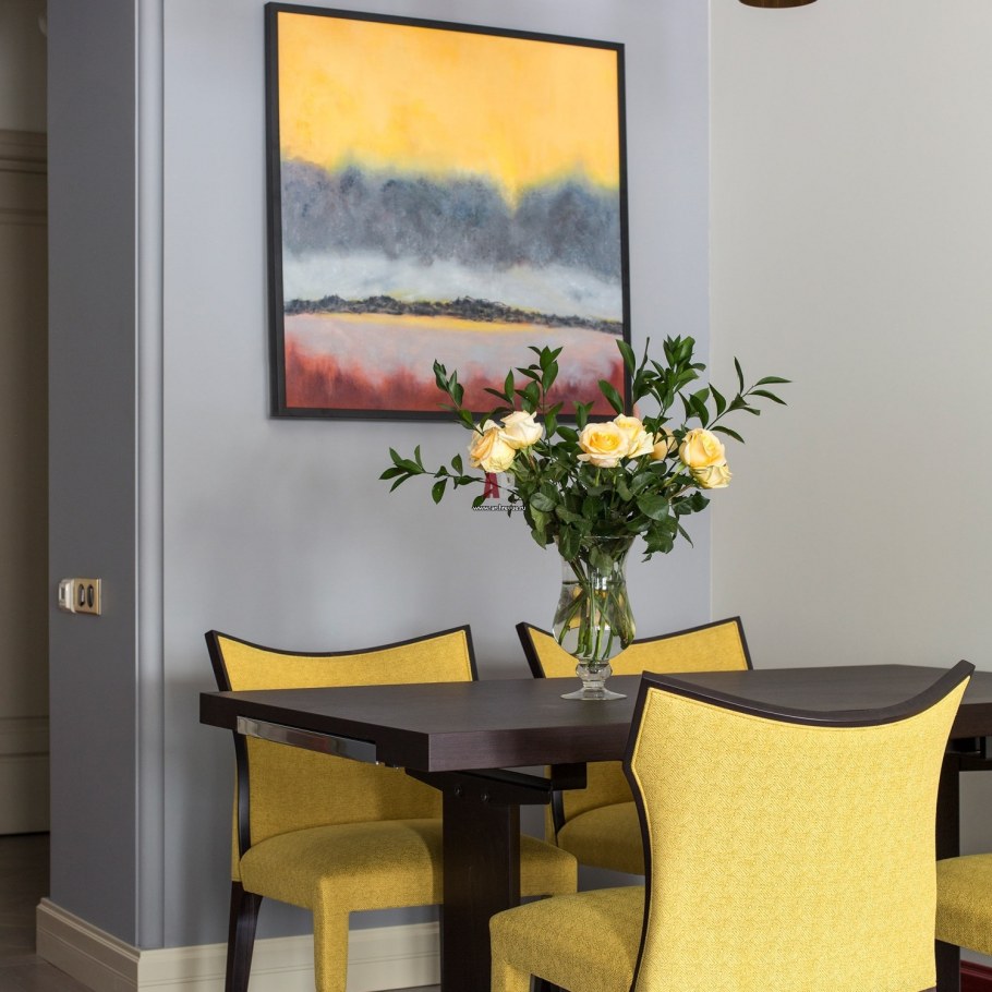 Желтые стулья в интерьере