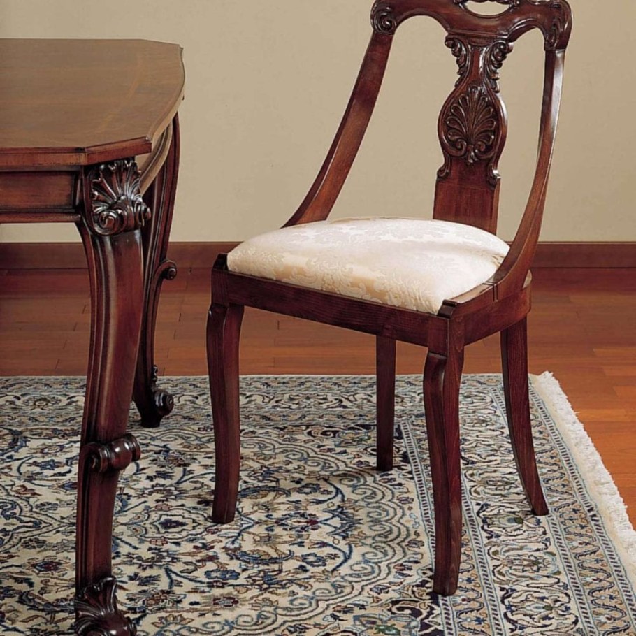 Стул в классическом стиле