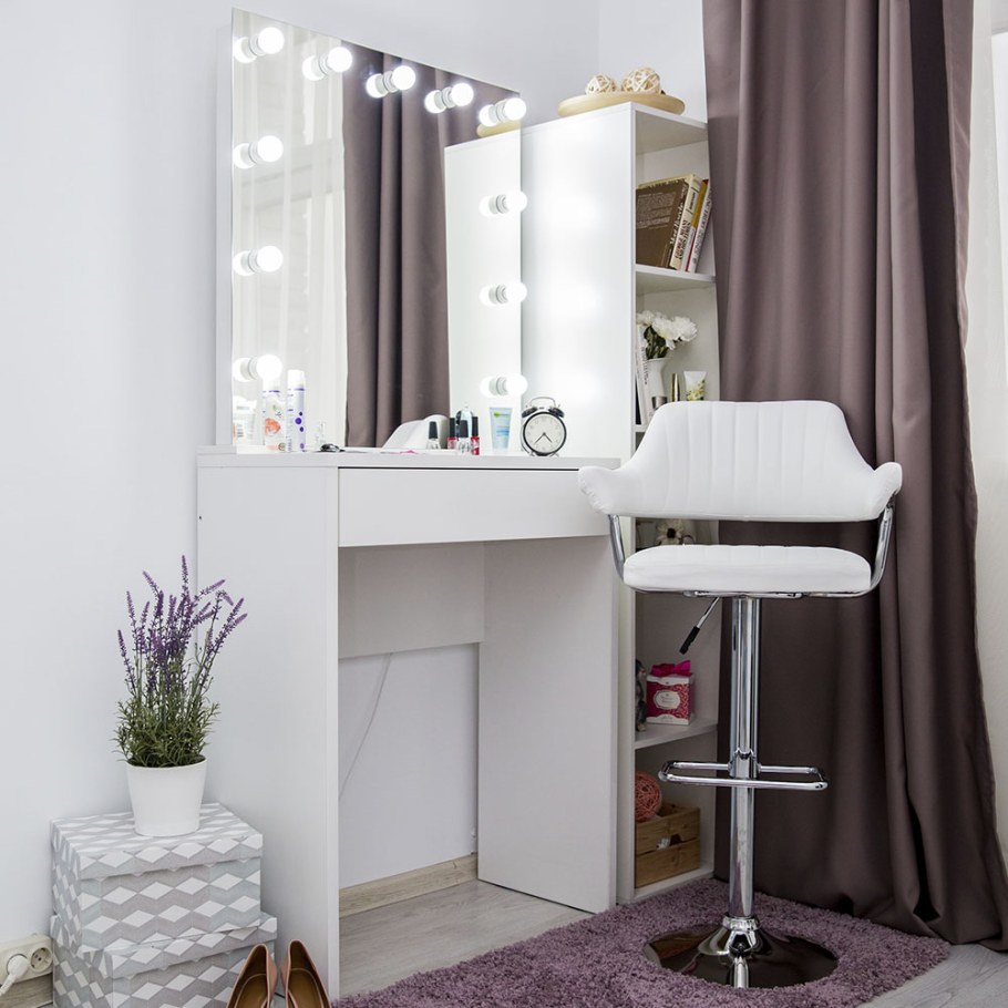 Столик гримерный с зеркалом и подсветкой 110