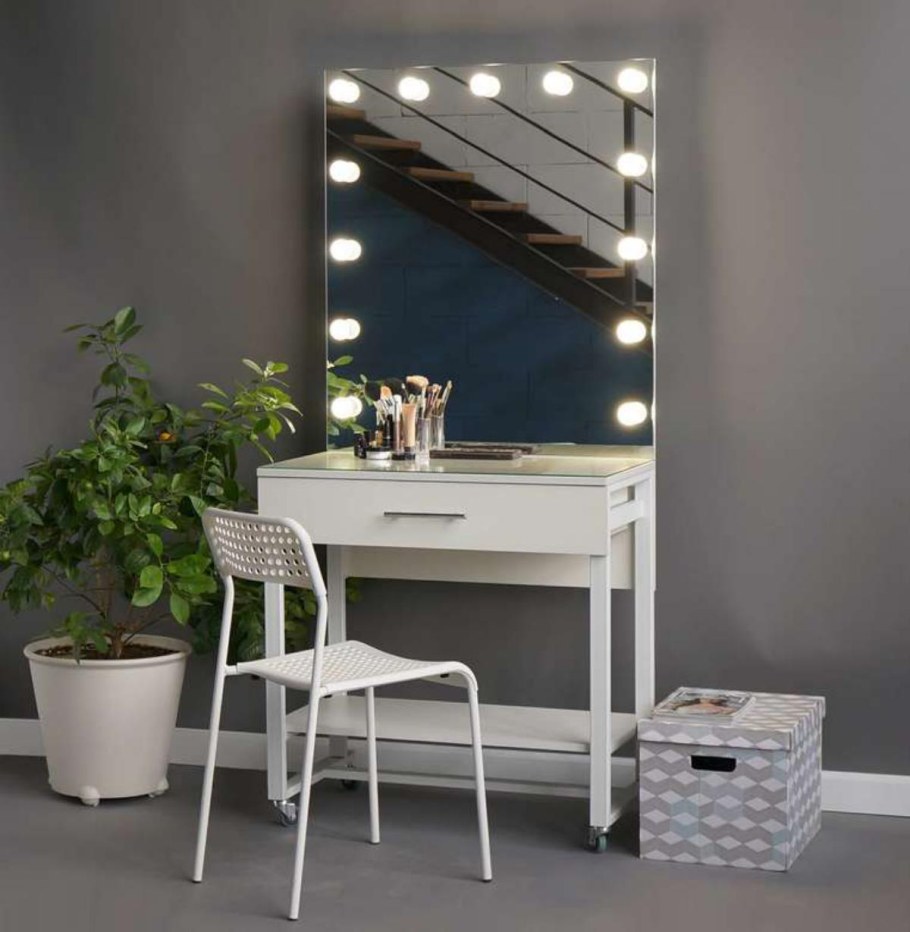 Гримерные столики с зеркалом