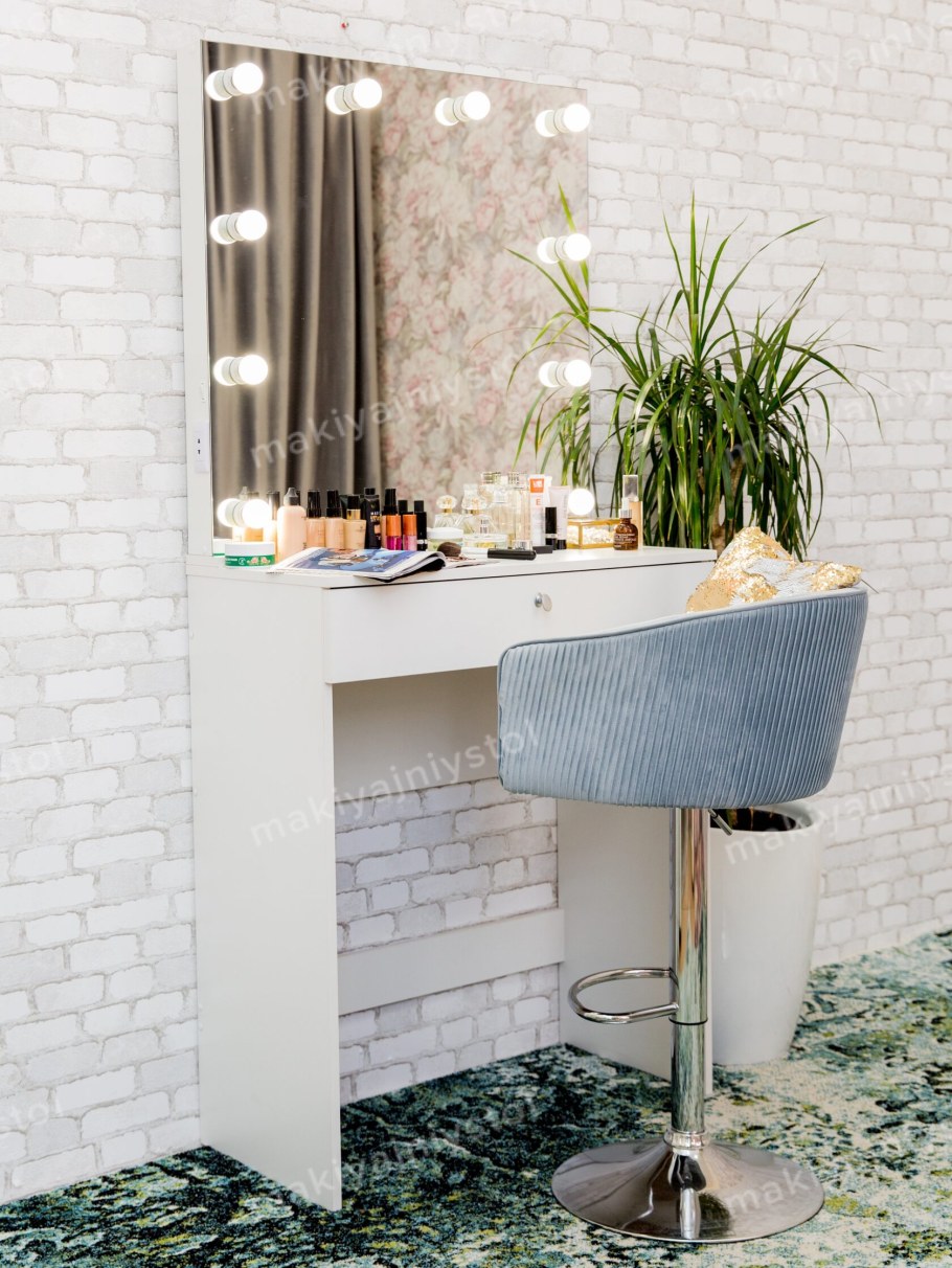 Гримерный стол под мрамор