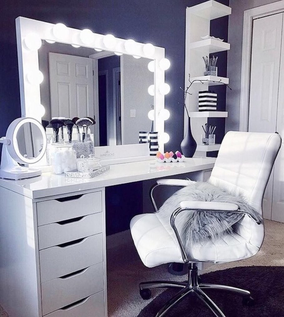 Стул для туалетного столика