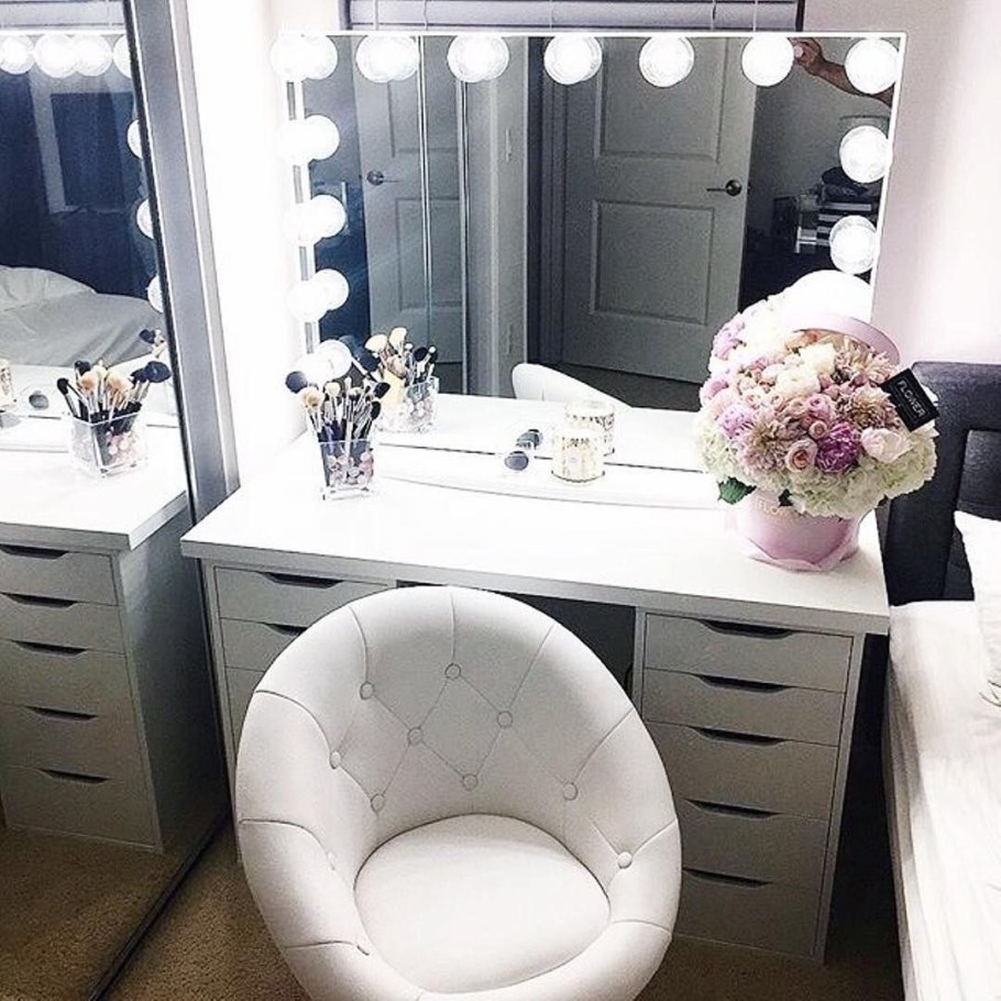 Пуфик для туалетного столика