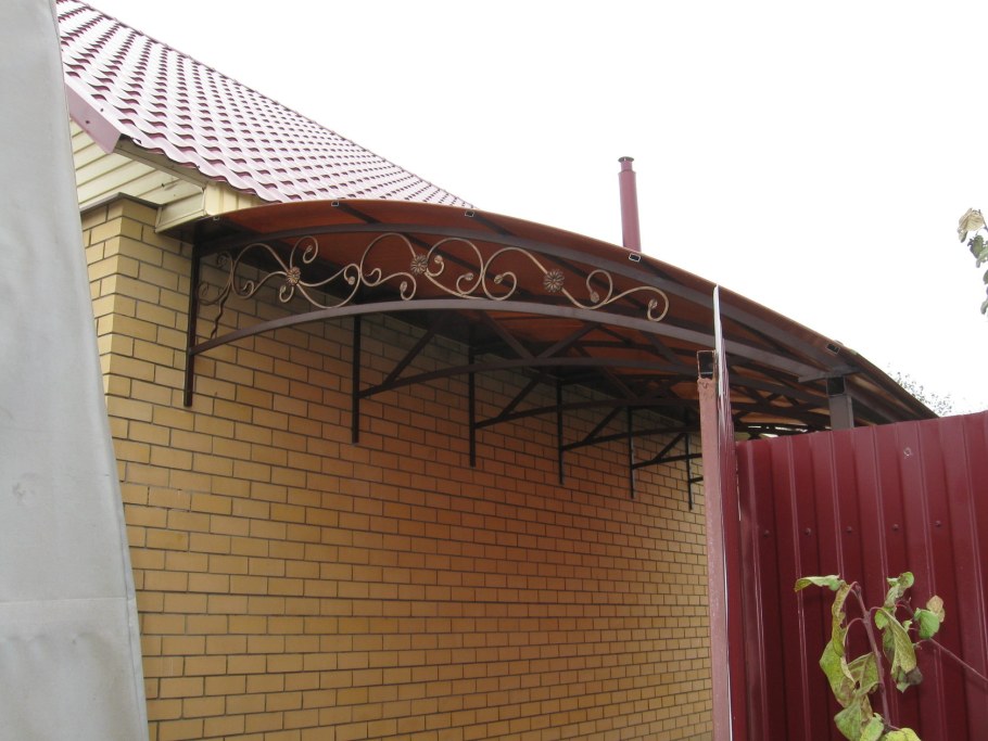Навес из металлочерепицы полукруглый