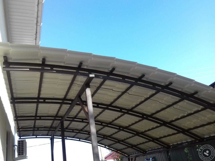 Арочный навес из профнастила