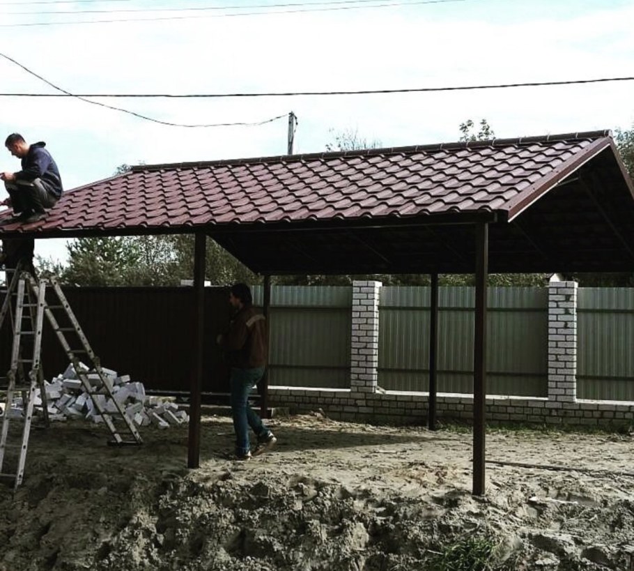 Навес двускатный из металлочерепицы 2х2