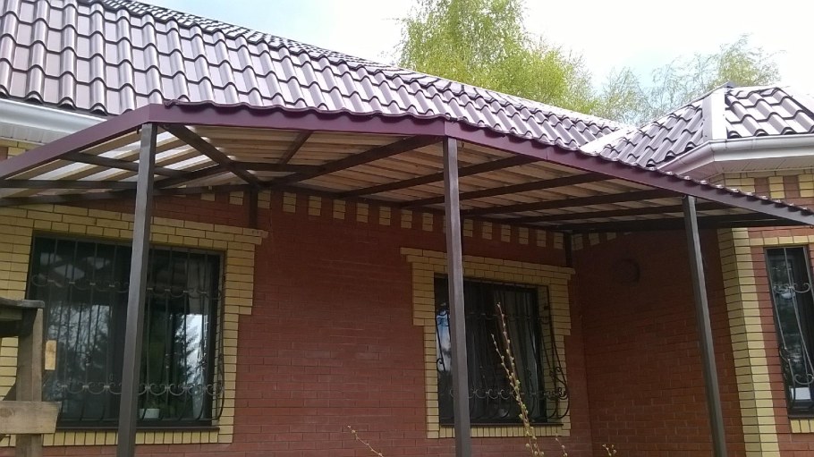 Навес над крыльцом из металлоч