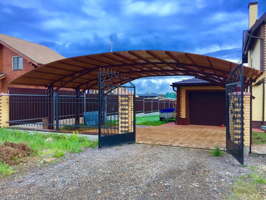 Навес для автомобиля из металлочерепицы