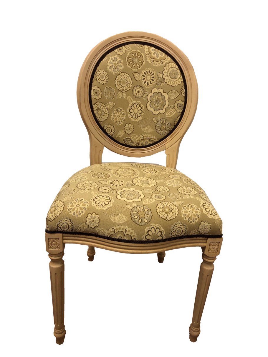 Стул светлый классический