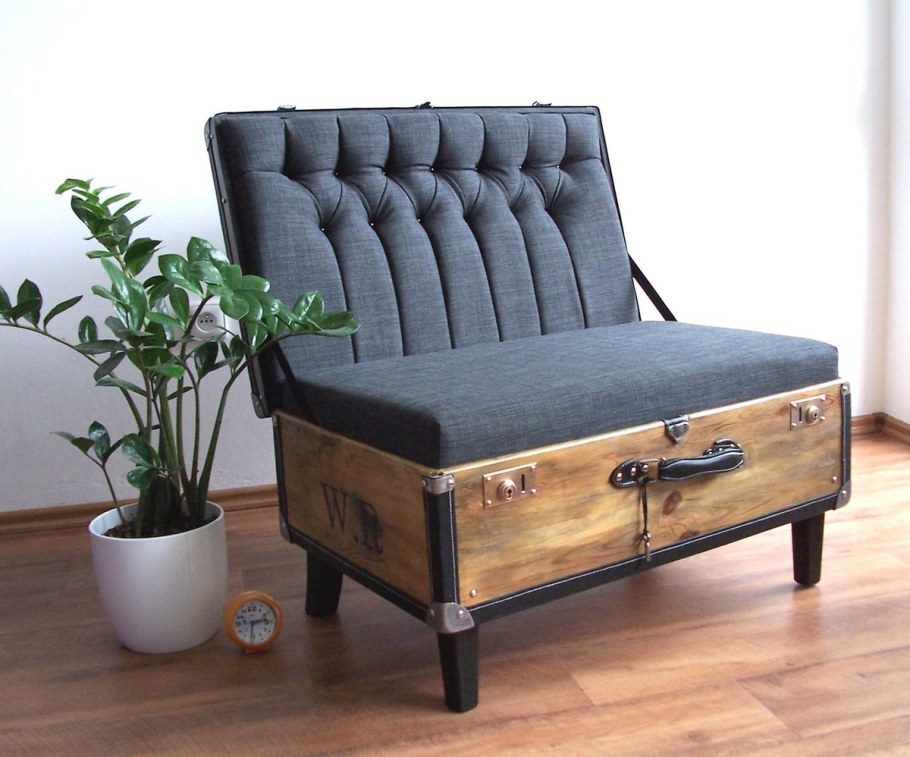 Пуфик из чемодана