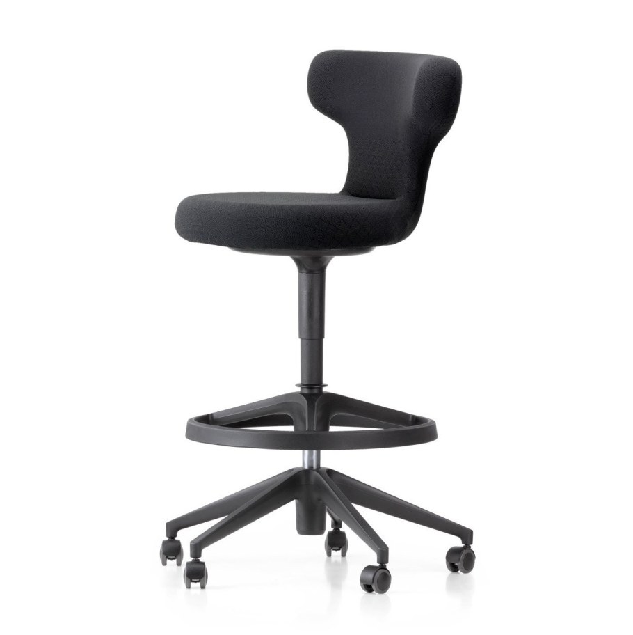 Офисный стул с подножкой