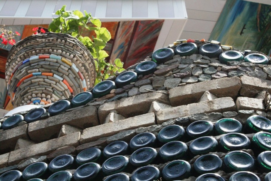 Бутылочный дом Азербайджан