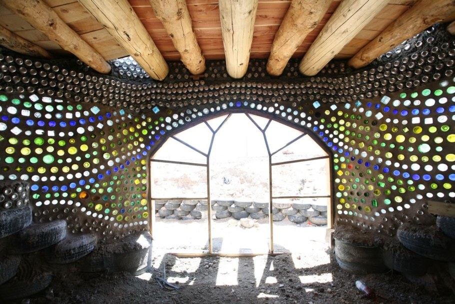 Дом из бутылок