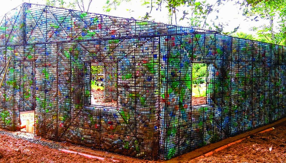 Дом из бутылок