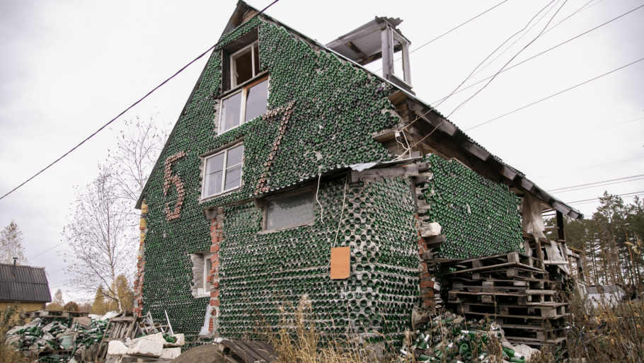 Бутылочный дом Икша