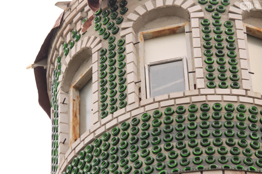 Владимир Сыса дом из бутылок