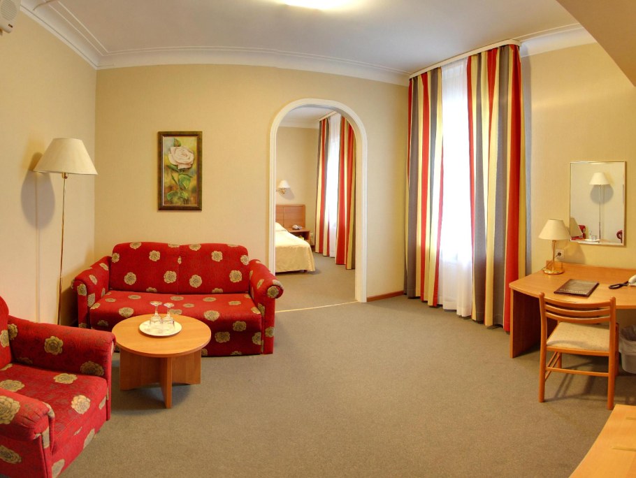 Гостиница Октябрьская 4*