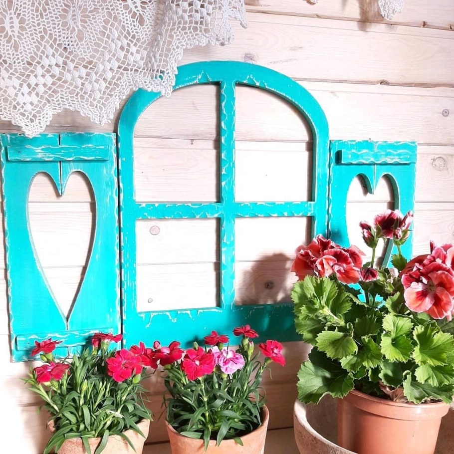 Декоративное окно на стене