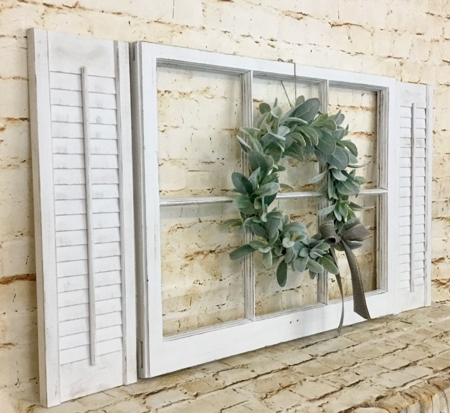 Имитация окна со ставнями на стене