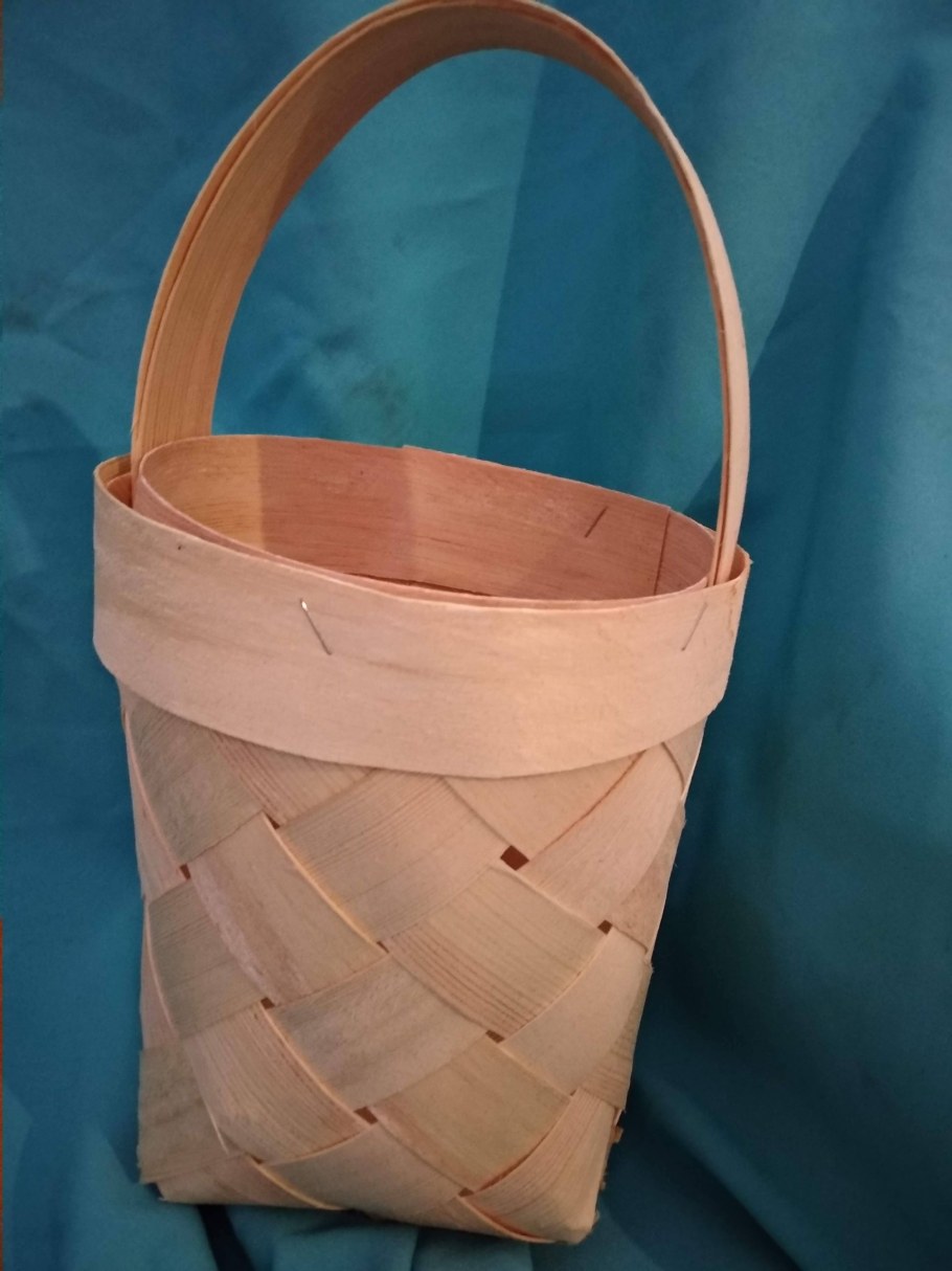 Корзина из шпона