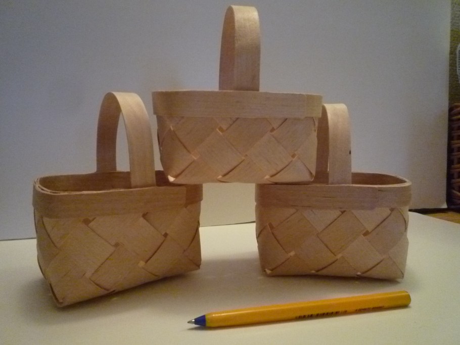 Плетеные лукошки из шпона