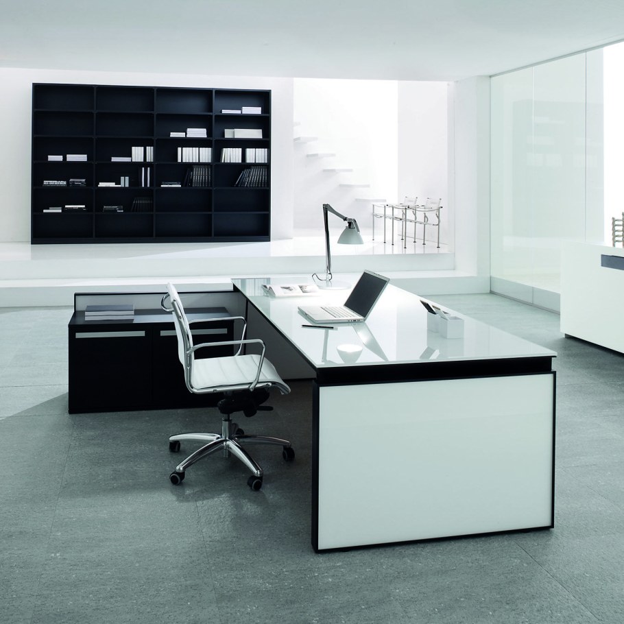 Черно белый кабинет руководителя