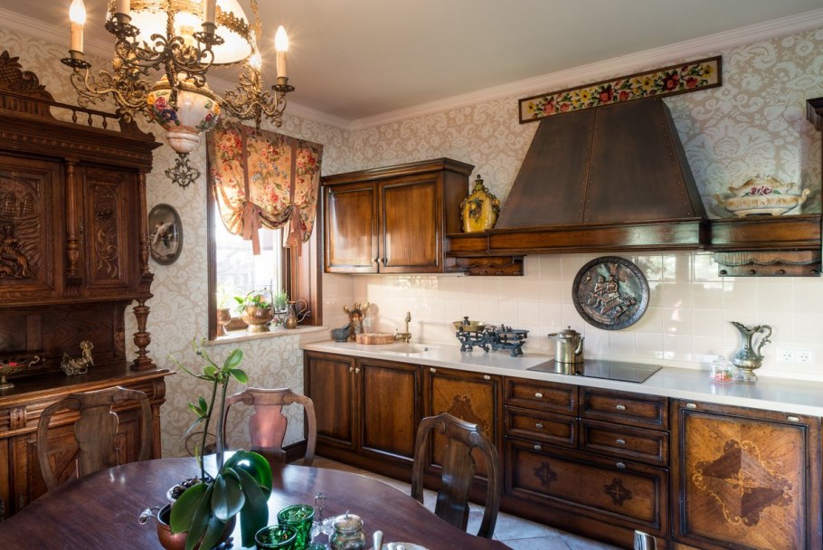 Кухня в старинном стиле