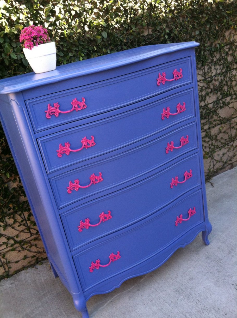 Покрасить старый комод в лилово бежевый цвет