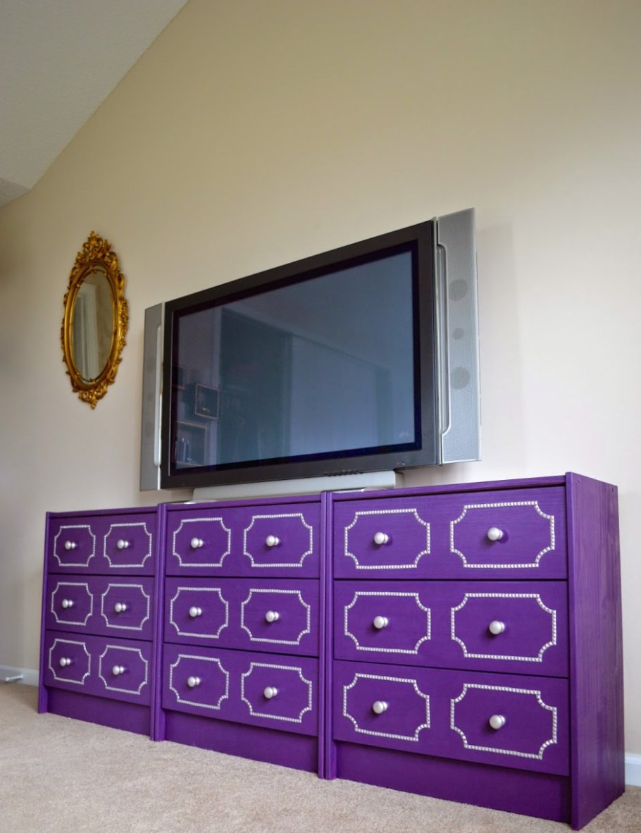 Фиолетовый комод