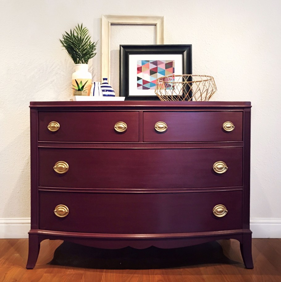 Комод бордовый