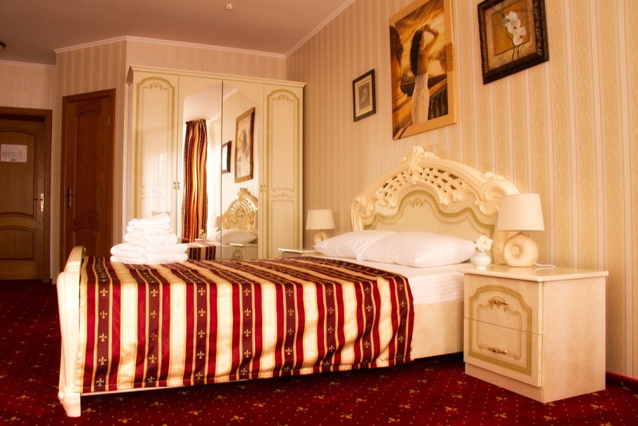 Гостиница Ренессанс семейный Люкс