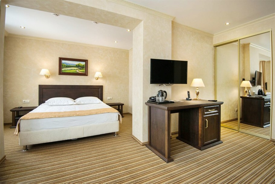 Номер Люкс в гостинице Барнаул