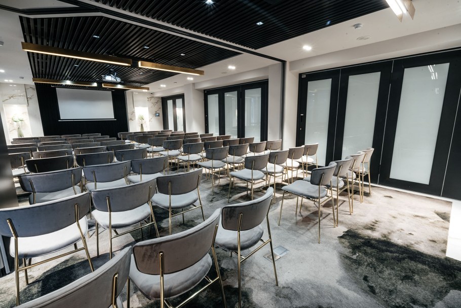 «Максима Заря» отель, конференц-зал «Ренуар»