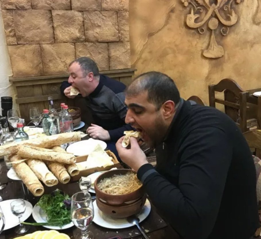 Кавказцы за столом