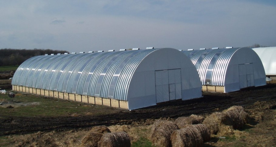 Бескаркасные ангары коровники
