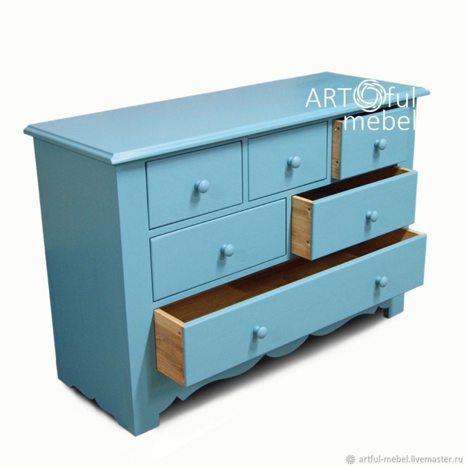 Деревянный бирюзовый комод