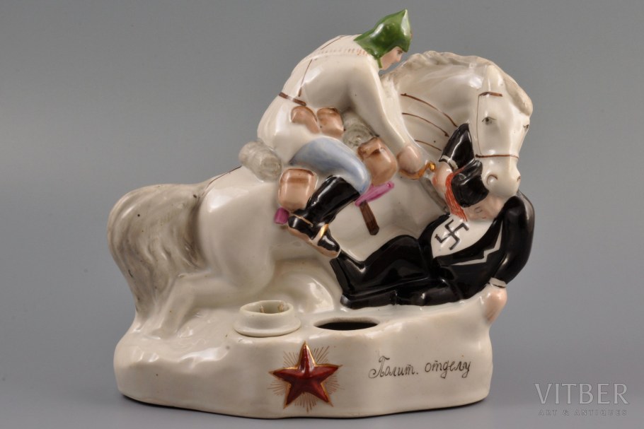 Агитационный фарфор статуэтки