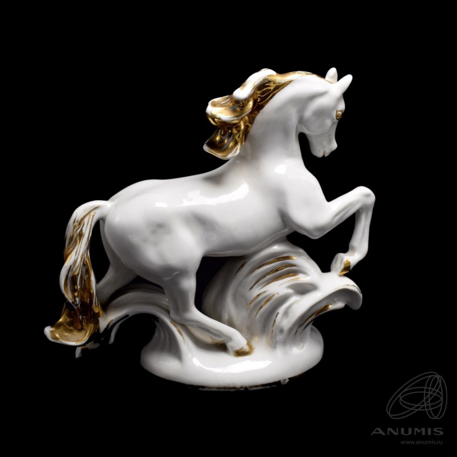 Черный конь фарфор