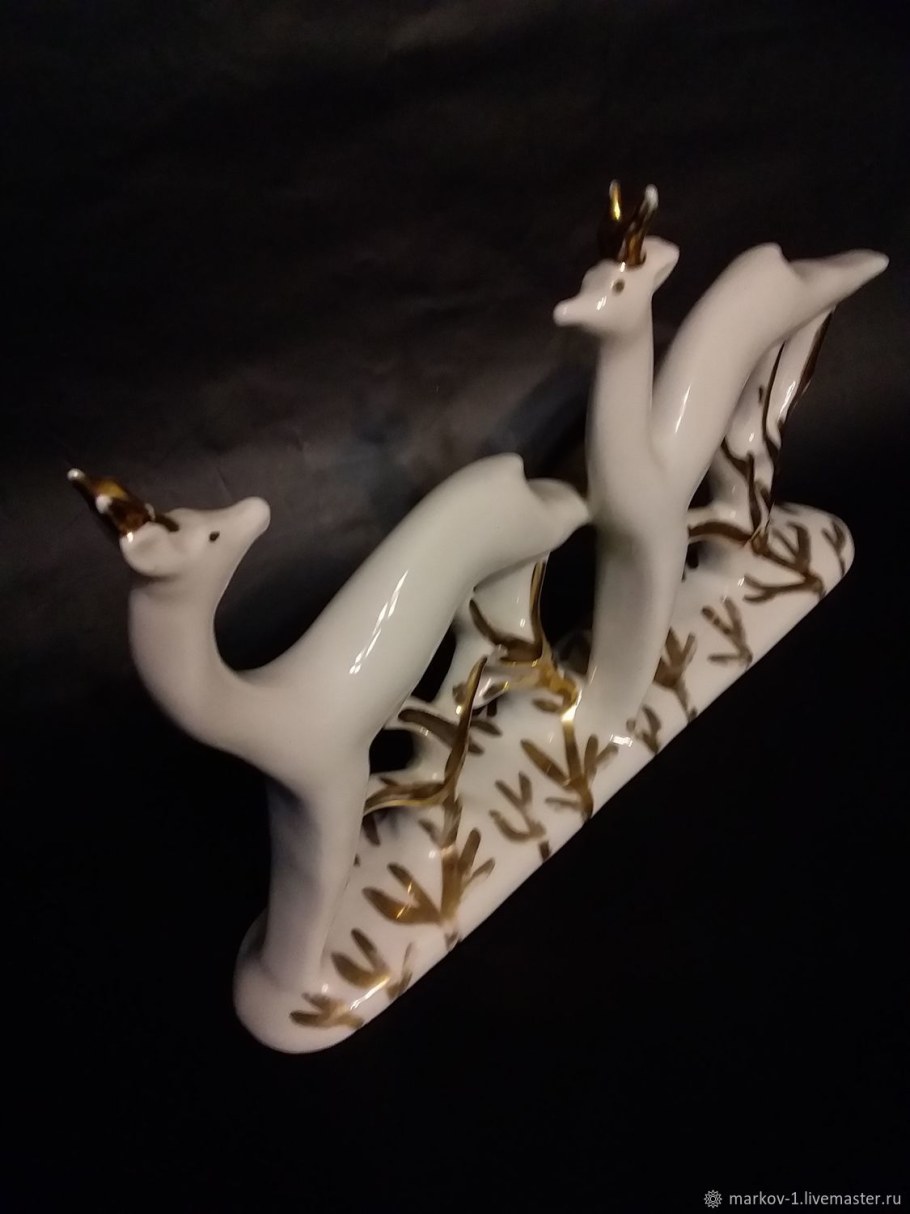 Фарфоровая статуэтка олень