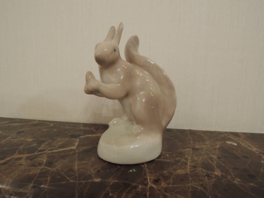 Статуэтка Белочка СССР фарфор