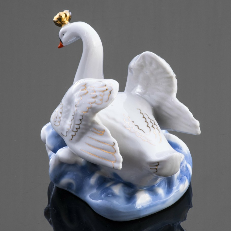 Царевна лебедь фарфор Дулево