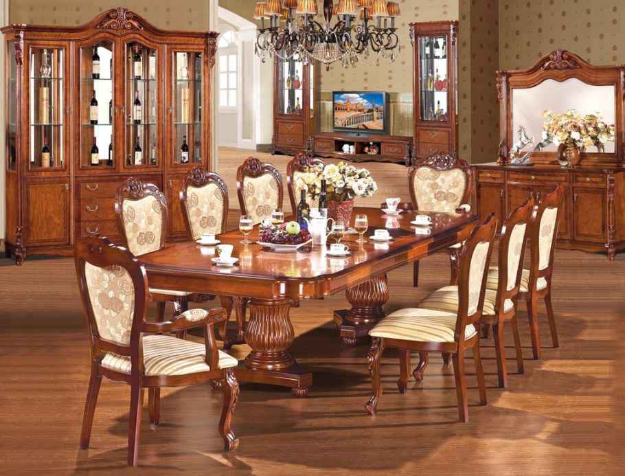 Стол и стулья для гостиной