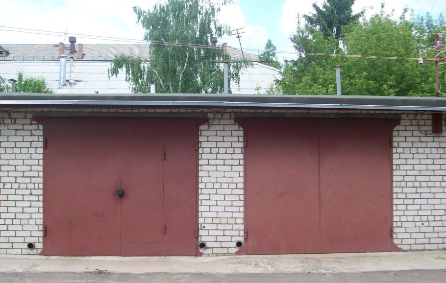 Кирпичный гараж Россия