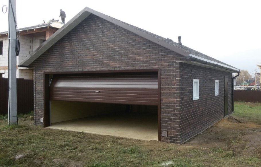 Гараж на 2 машины из кирпича