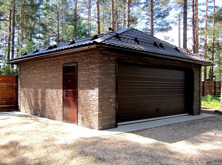 Гараж на участке